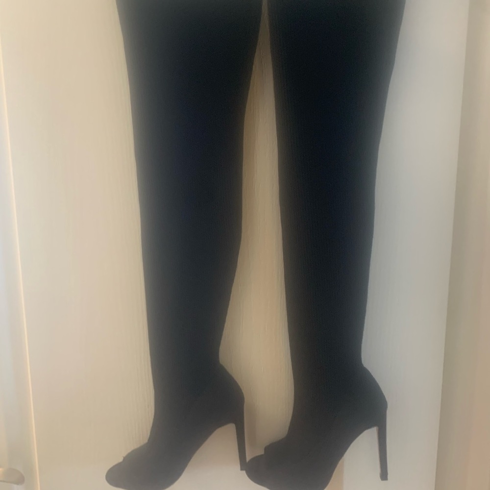 I bought them in mind for a wedding but changed my mind in outfit